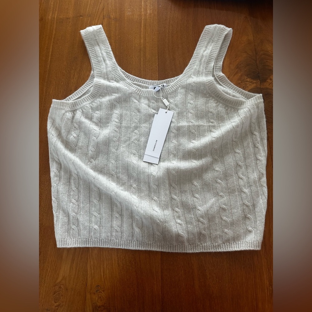 525 Cashmere Tank top NWT size Medium